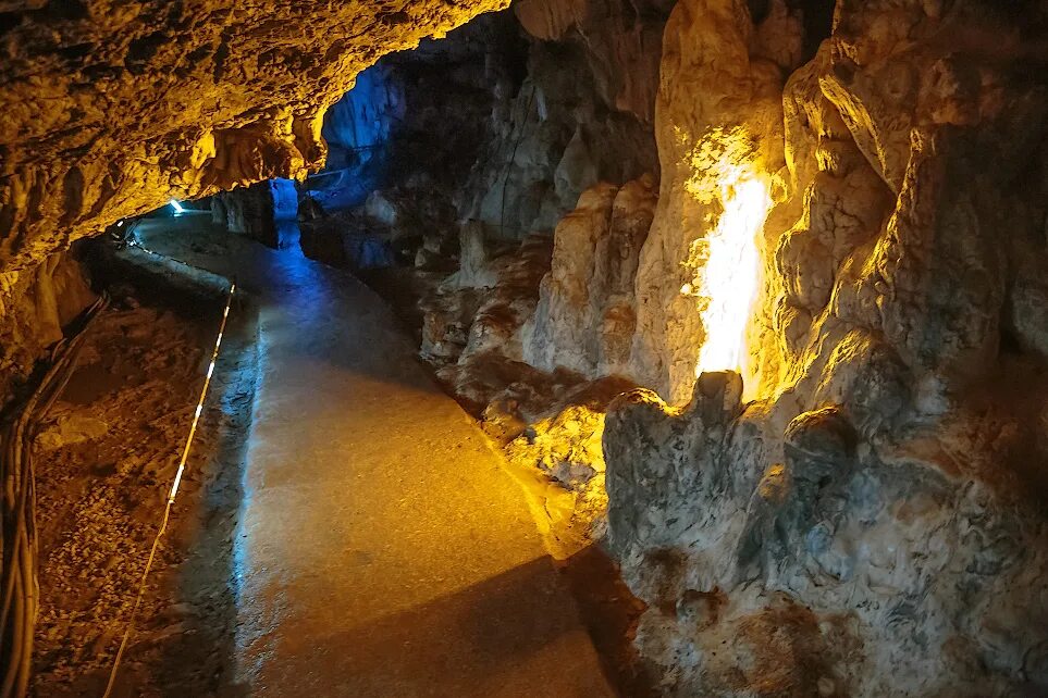 пещеры в адыгее. пещеры в адыгее. лагонаки азишская пещера. азишская пещера краснодарский край. лагонаки адыгея азишская пещера.