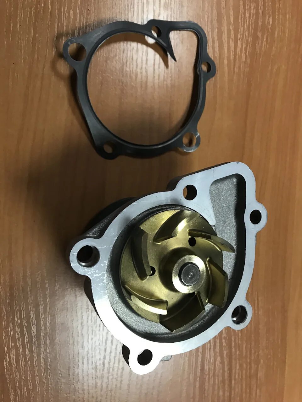 Аутлендер 2013 помпа. Насос водяной mitsubishi outlender1300а055. Помпа митсубиси аутлендер 1 2. Помпа аутлендер. Помпа аутлендер.