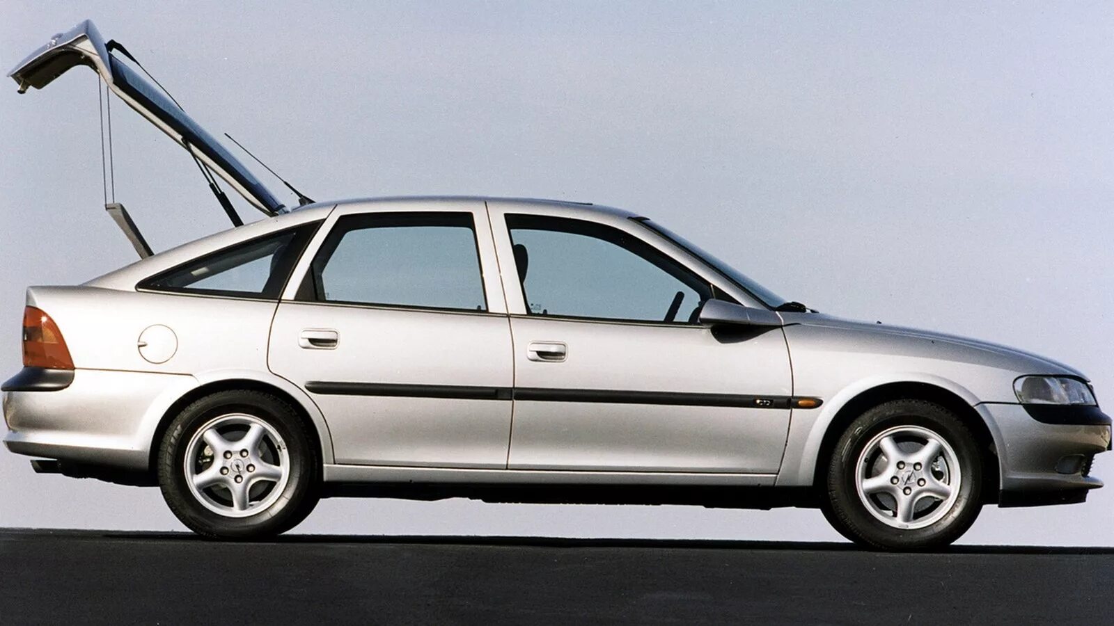 Опель вектра хэтчбек. Opel Vectra b хэтчбек II. Opel Vectra b хэтчбек 1999. Опель Вектра б хэтчбек. Опель Вектра хэтчбек 1995.