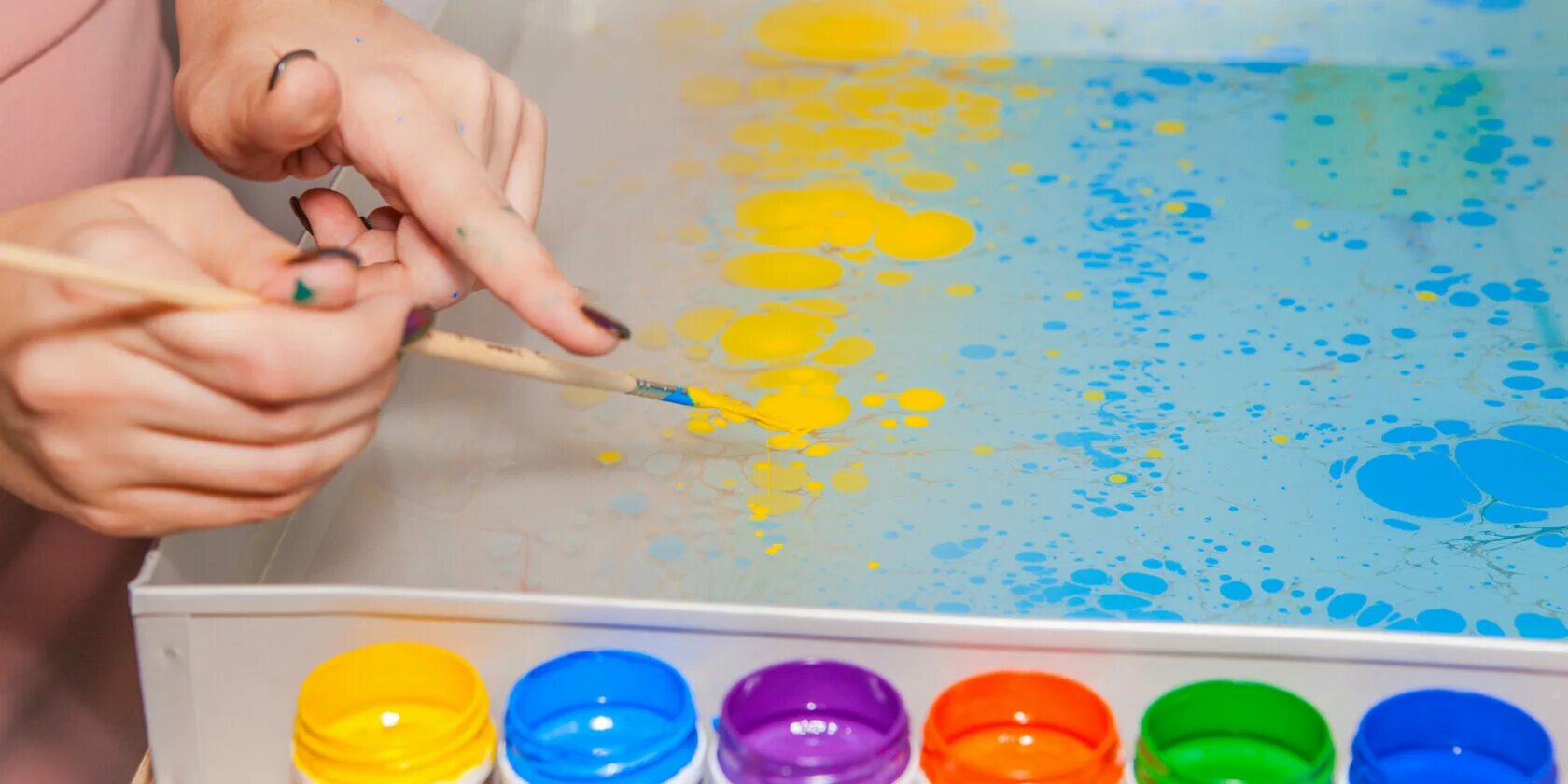 Water paint. Эбру для детей. Техника рисования на воде «эбру» дети. Рисование красками по воде. Эбру-рисование на воде мастер класс.