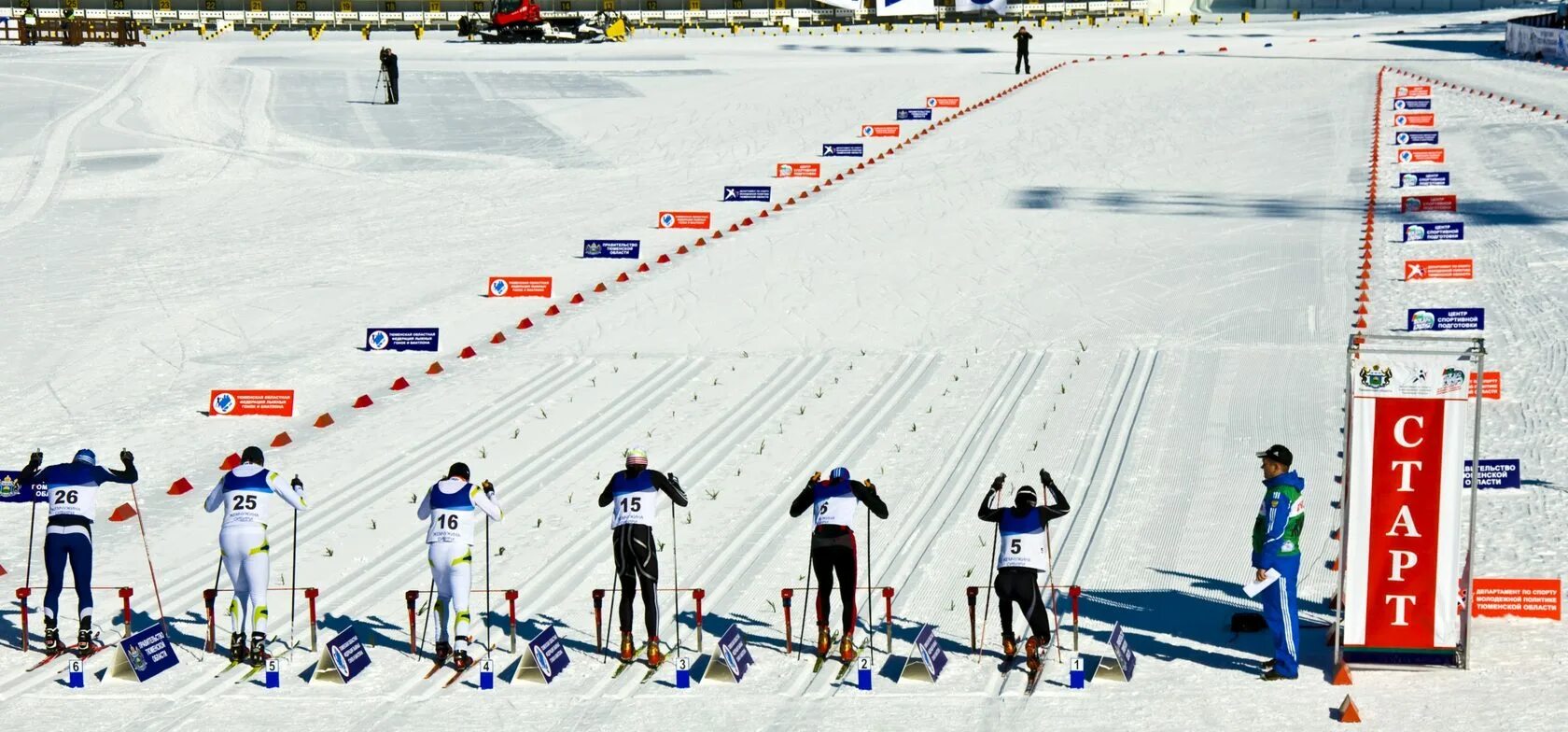 Трасса лыжных гонок состоит из 4 участков. Лыжные гонки старт спринт. Трасса для лыжных гонок. Биатлон трасса. Трассы для биатлона.