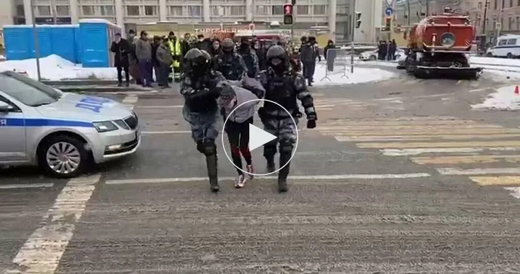 Несогласованный митинг в Москве. Ситуация в центре Москвы сейчас. Жесткие задержания в центре Москвы. Митинг в центре Москвы сейчас прямой эфир. Украины без цензуры новости видео