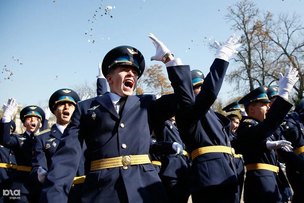 я пошел в училище. офицеры уссурийского сву. окончить училище. суворовец ексву выпуск. ярославль высшее военное училище противовоздушной обороны.