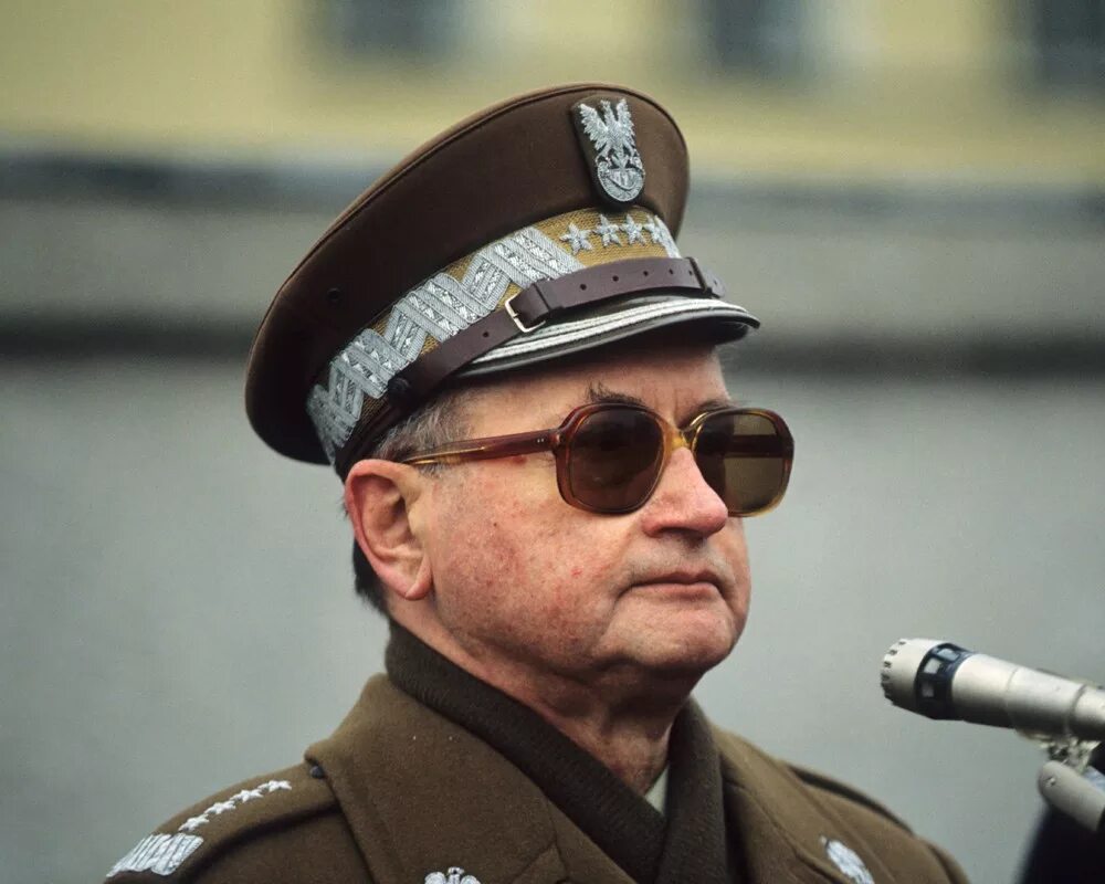 Умер польский генерал. Генерал Войцех Ярузельский. Генерал Ярузельский Польша. Войцех Ярузельский 1981. Войцех Ярузельский 1995.