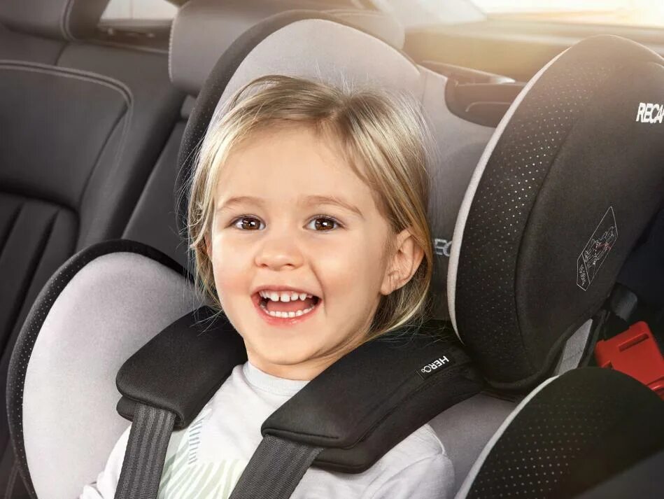 Recaro young Sport Hero. Автокресло Recaro young Sport с ребенком. Ребенок в автокресле рекаро. Автокресла от 4 до 12 лет.