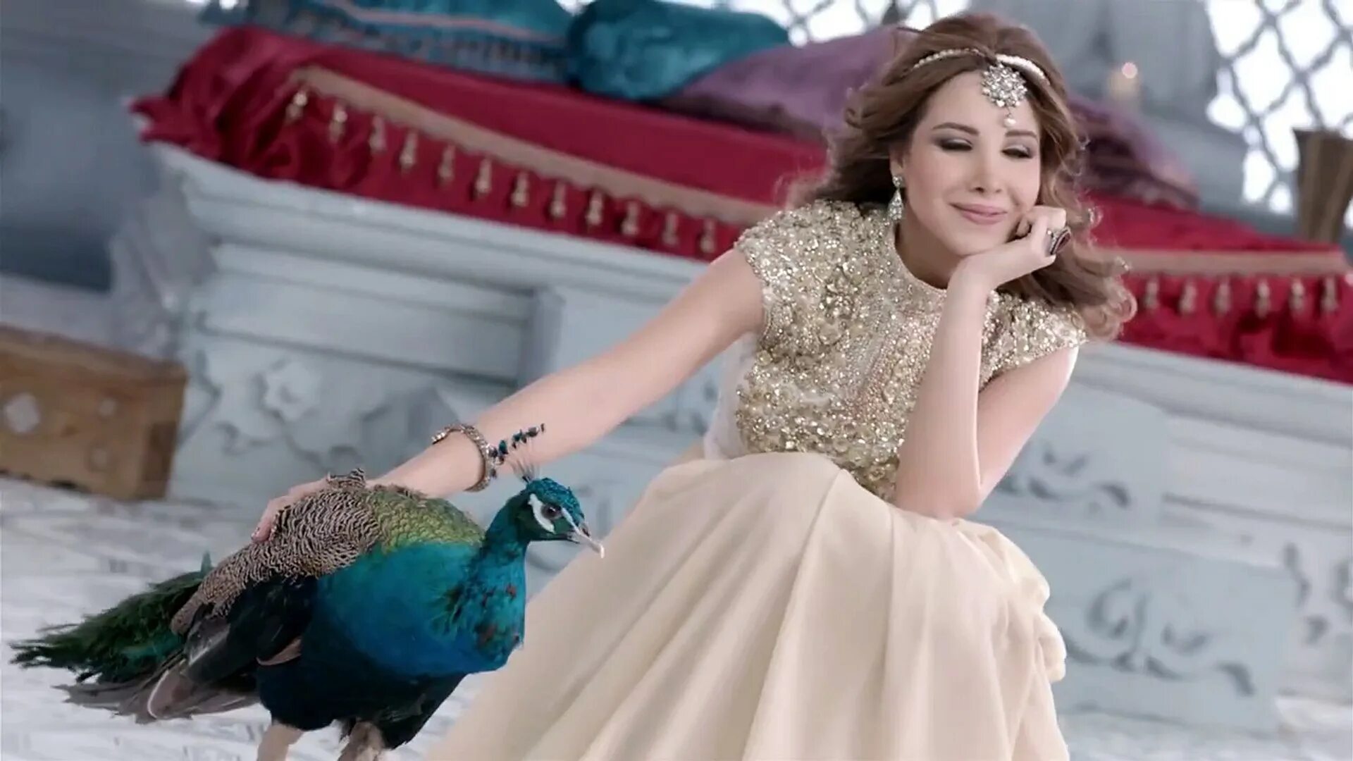 Nancy ajram mp3. Nancy Ajram 2023. Nancy Ajram ma Awedak ma Gheer. Nancy Ajram Enta Eih 2023.