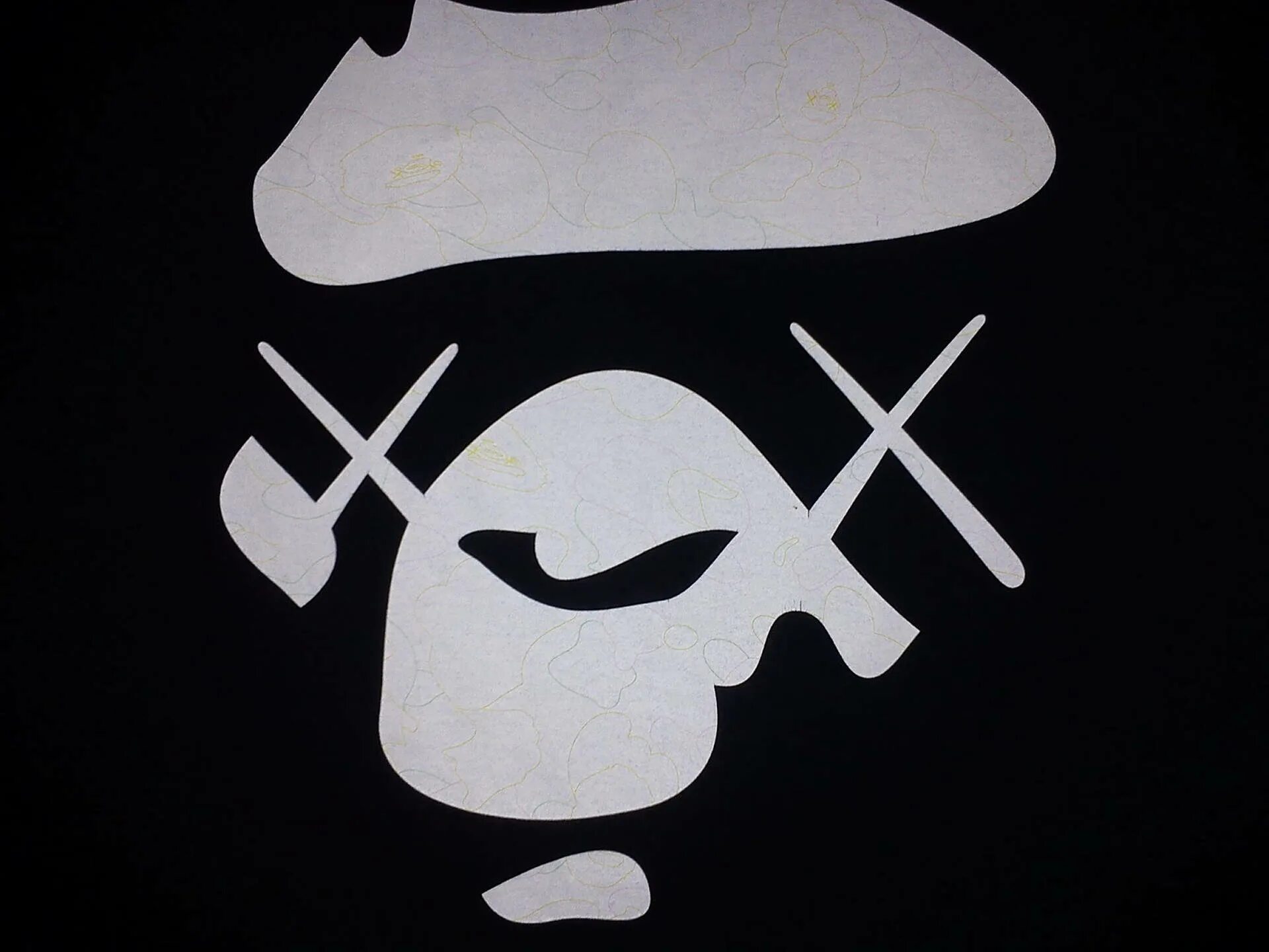 Bape logo. Кавс bape. kaws bape обои. bape логотип. kaws x bape обои.