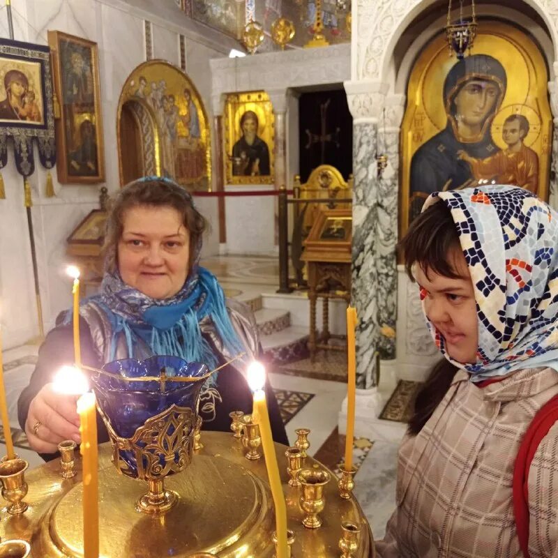 Служба в храме в ясенево. Церковь в ясенево архимандрита. Служба в храме в ясенево. Петра и павла в ясенево духовенство. Расписание богослужений в храме покрова в ясенево.