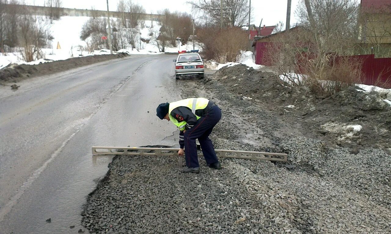 Состояние дорожного покрытия. ДТП из-за дорожного покрытия. Авария из за дорожного покрытия. Транспортно-эксплуатационное состояние дороги.