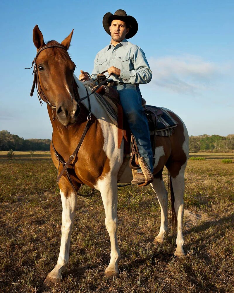 Техас Родина ковбоев. Ковбой на лошади. Ковбой на коне. Ковбой верхом на лошади.