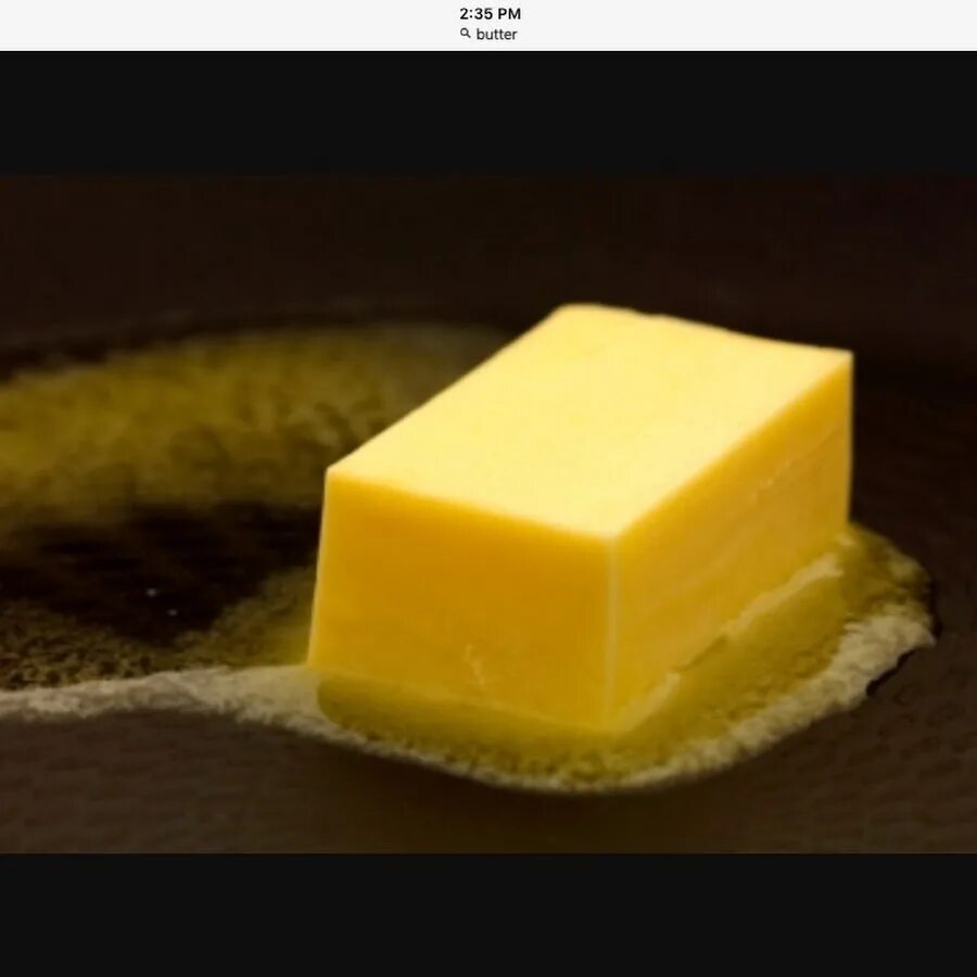 Кусок сливочного масла. Растаявшее сливочное масло. Масло сливочное. Тающее масло сливочное. Масло сливочное на темном фоне.