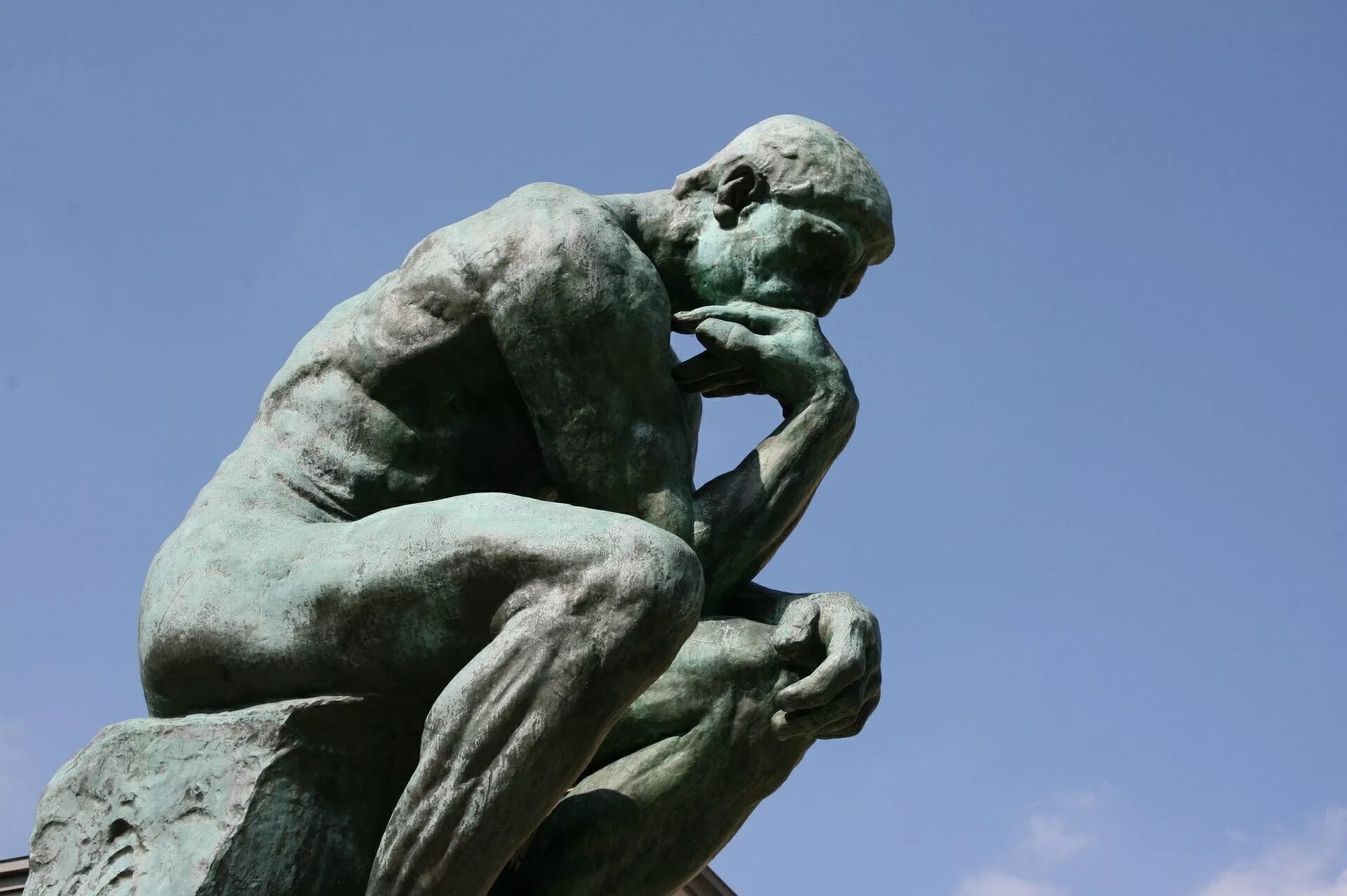Мыслитель Родена в музее. Статуя мыслителя Родена. Роден Огюст мыслитель, 1880—1882. Мыслитель Родена фото. Свобода размышления
