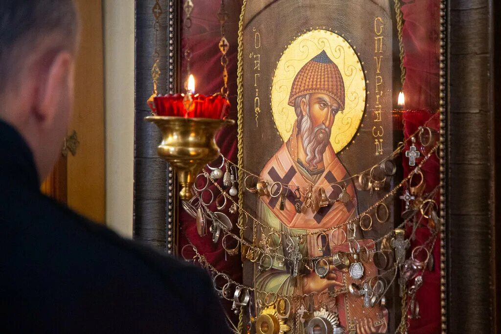 икона святителя спиридона тримифунтского мощи. храм спиридона тримифунтского чудотворца. храм святителя спиридона тримифунтского, г. спиридон чудотворец день памяти. храм спиридона тримифунтского чудотворца.