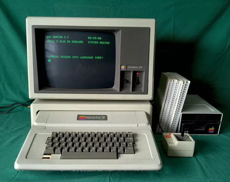 Apple II Plus. Apple 2 компьютер. Apple II 1977. Apple 1979.