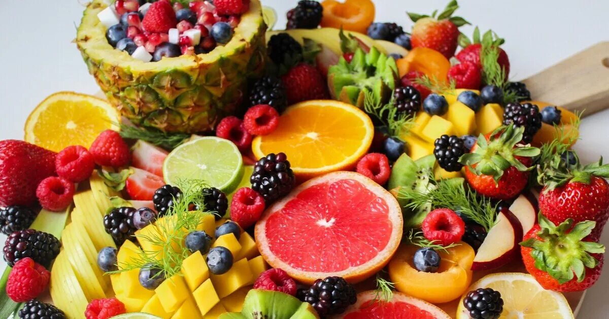The best fruit. The best fruit. Scan bad fruits. Фон с разными фруктами и соком. The best fruit.