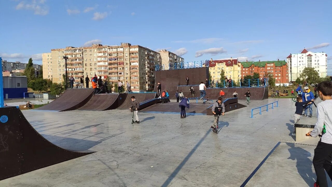 Тревога в старом осколе. Парк зелёный Лог старый Оскол скейт парк. Скейтпарк старый Оскол. Скейт парк Кемерово ФПК. Скейт парк в Старом Осколе.