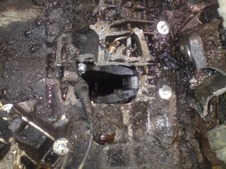 Кулак дружбы ваз 2106. Кулак дружбы в двигателе. Кулак дружбы ваз 2114. Кулак дружбы в двигателе. Кулак дружбы 409 двигатель.