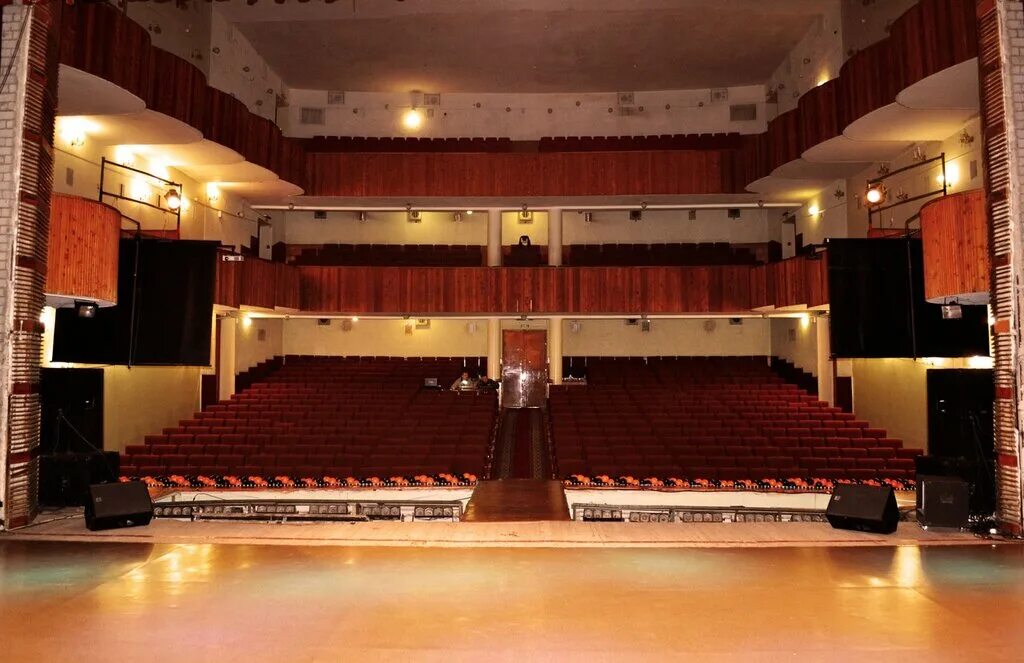 кинотеатр ударник волгоград. дк тракторозаводского района волгоград. дворец культуры тракторозаводского района. дворец культуры тракторозаводского района волгограда, волгоград. дворец культуры тракторозаводского района волгограда, волгоград.