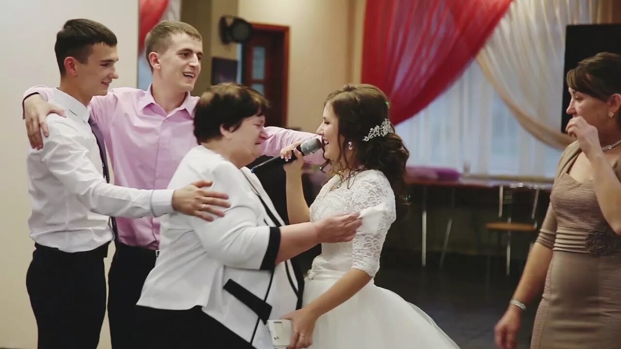 рэп поздравление на свадьбу. дочка поет маме на свадьбе. тексты песен переделок на свадьбу. песня мамы на свадьбе сына. отец и мать поют на свадьбе дочери.