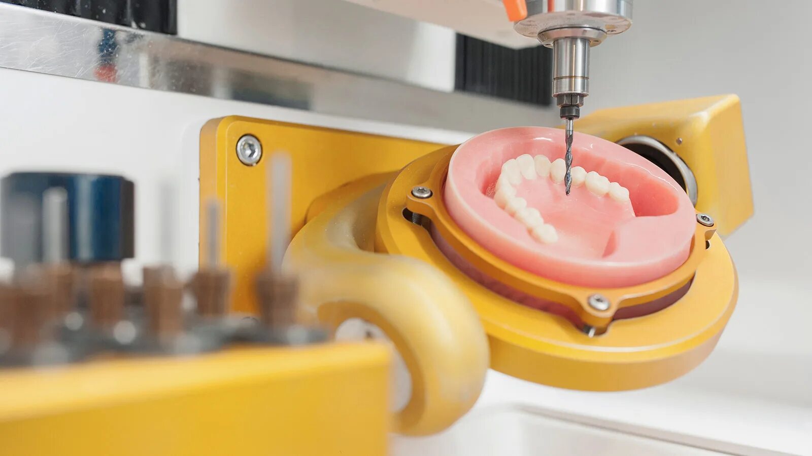 Cad cam системы. Фрезеровка cad cam. стоматология технологии.