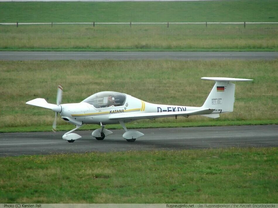 Diamond da20. Da20. Diamond da20 katana cockpit. Da-20 katana. Diamond aircraft dv20.