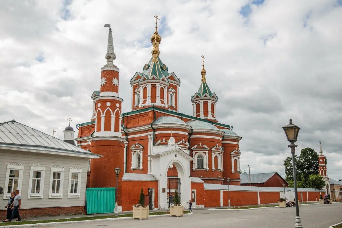 Успенский брусенский монастырь. Брусенский монастырь Коломна. Успенский монастырь Коломна. Успенская Церковь Брусенского монастыря.