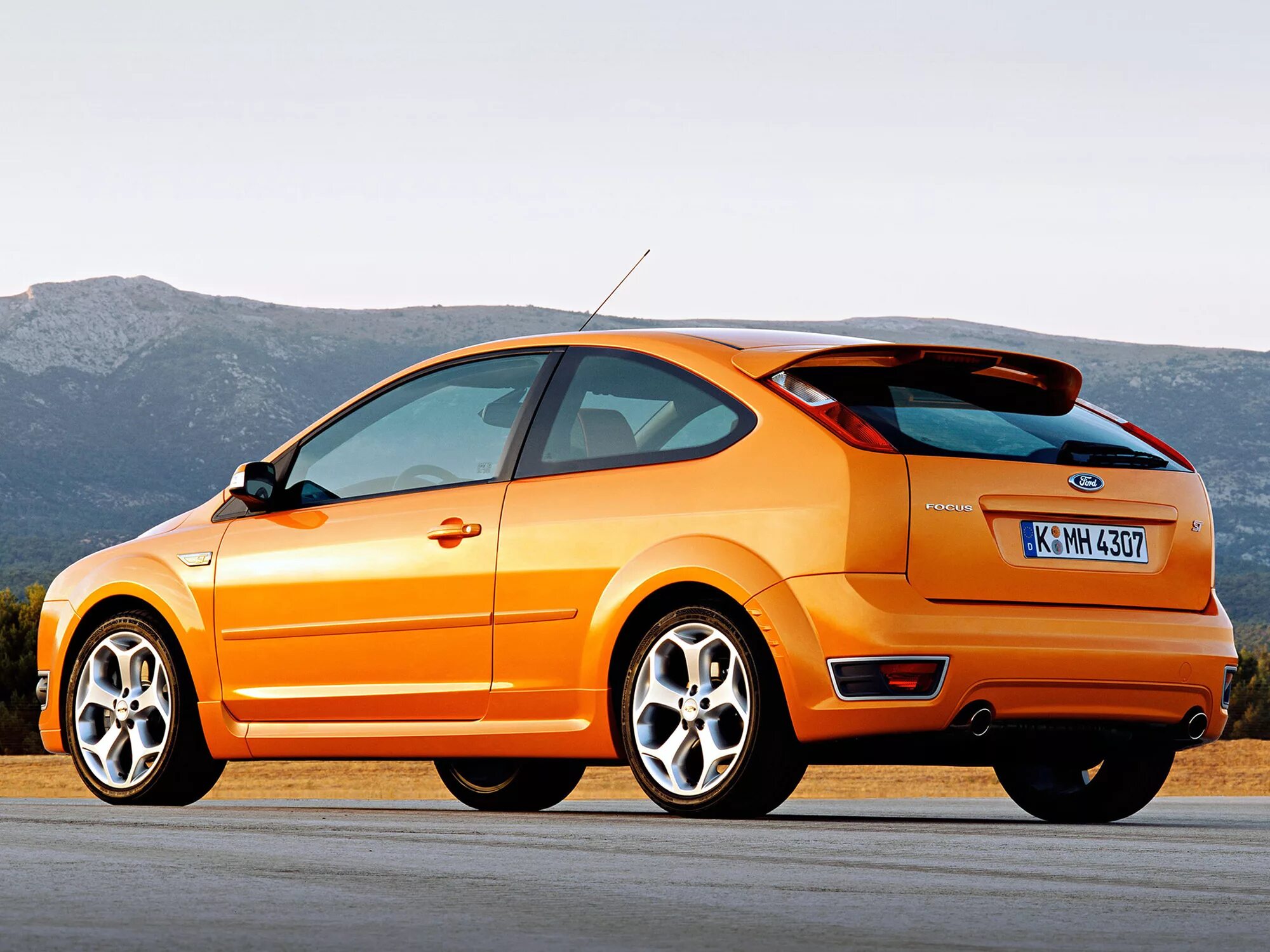 Купить хэтчбек ford. Форд фокус ст 2005. Ford Focus Hatchback 3 Doors 2004. Ford Focus 2 купе 2005. Форд фокус 2 хэтчбек купе.