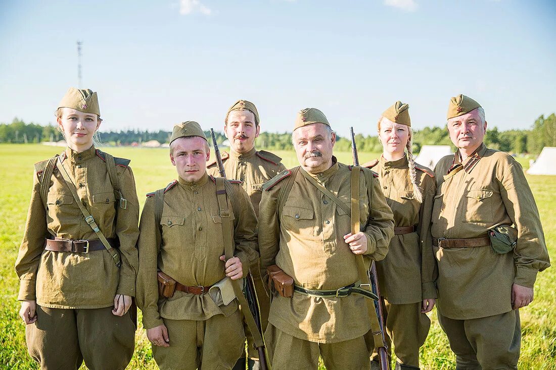 Служивый. Фото служивых. Душоновские маневры фото. Военно-исторический фестиваль логотип.