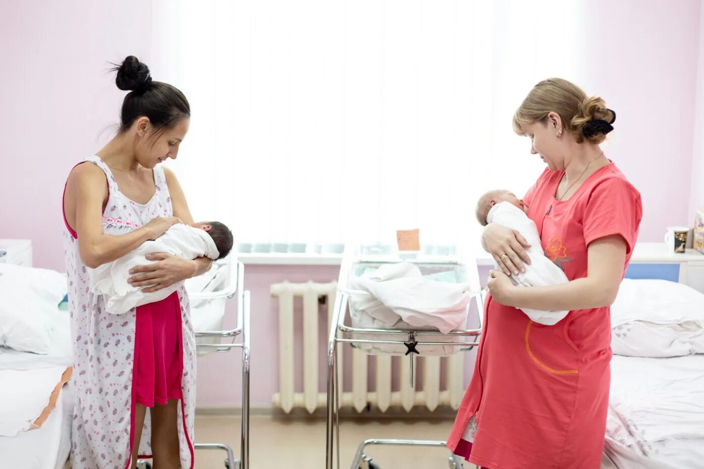 Возраст для рождения первого. До какого возраста лучше рожать детей. Средний возраст первых родов. Статистика родов по возрасту. Оптимальный возраст для беременности.