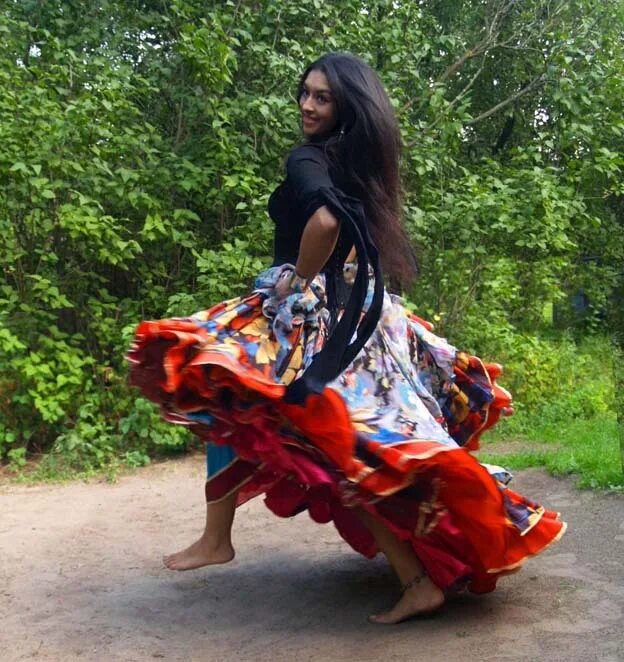 Цыгане танцуют. Цыганка молдаванка. Саре цыганская песня. Саре цыганская песня. Цыганский барон кармелита.