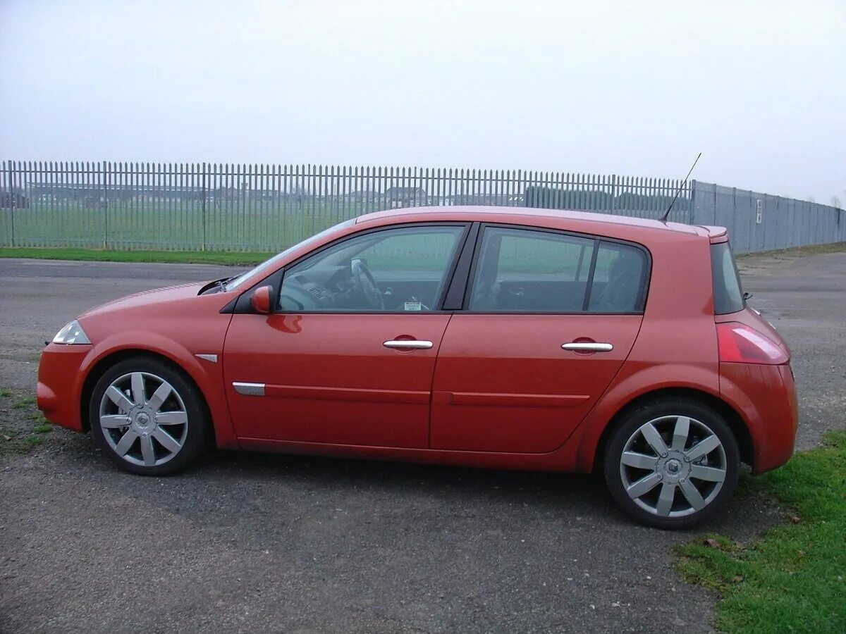 Рено меган 2 2006 год. Renault Megane 2006 хэтчбек. Renault Megane 2002 хэтчбек. Рено Меган 2 хэтчбек. Рено Меган 2 хэтчбек 2006.