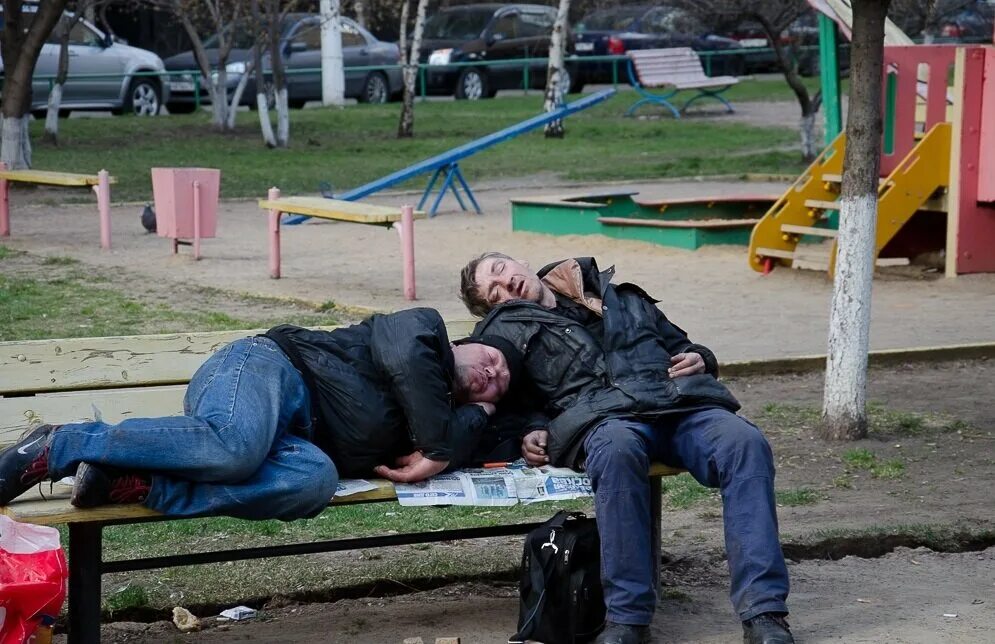 Красивая пьяная девушка. Пьяные люди видео. Пьяные люди видео. Пьяные люди видео. Пьяные подруги.