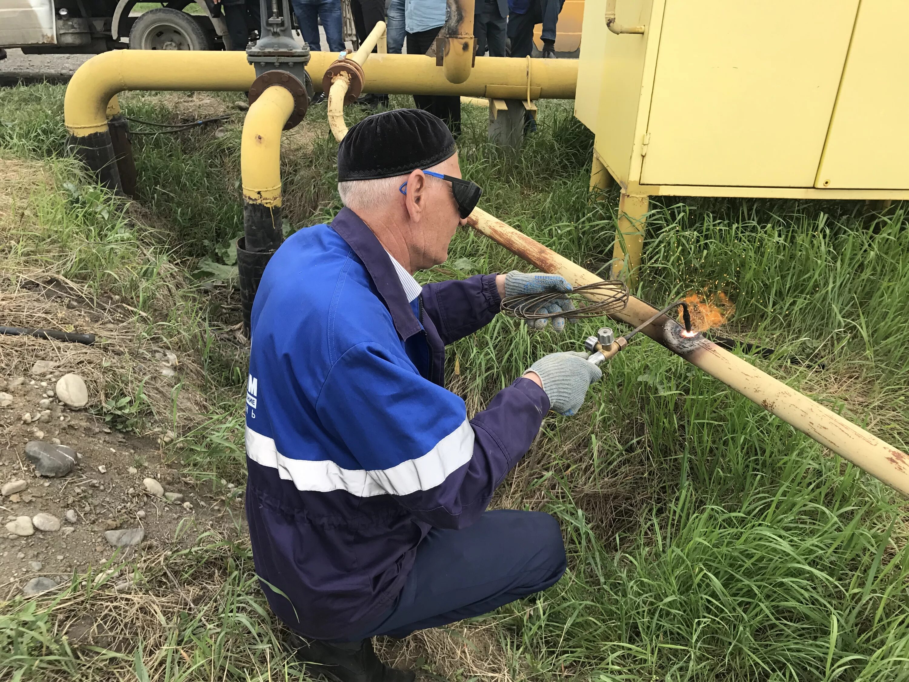 Врезка в газопровод. Врезка в газопровод частный дом. Врезка в газовую трубу. Газификация трубы. Строительство грс