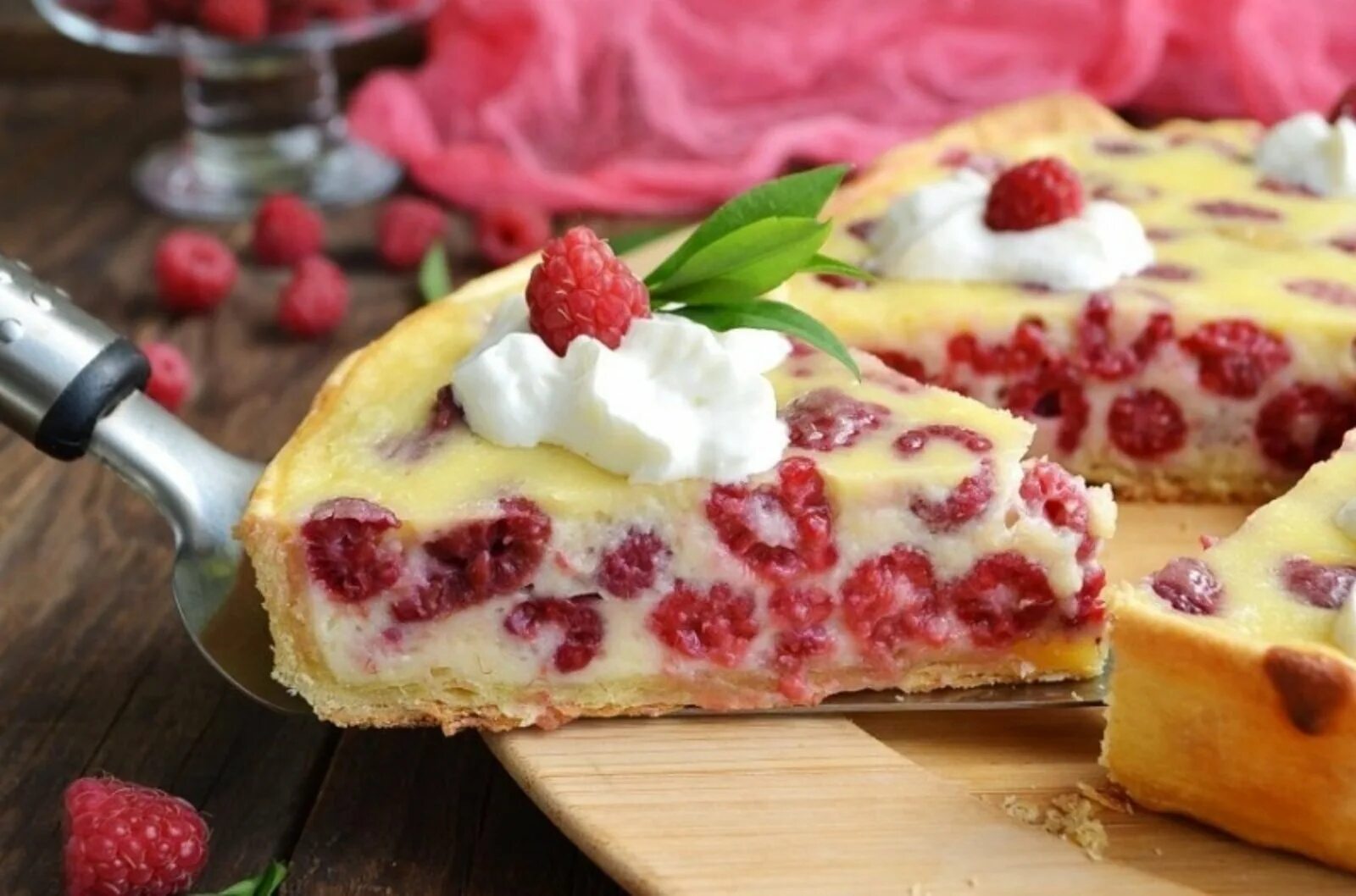 Сметанном ягодный пирог. Клафути – Clafoutis. Малиновый клафути. Французский ягодный пирог клафути. Цветаевский малиновый пирог.