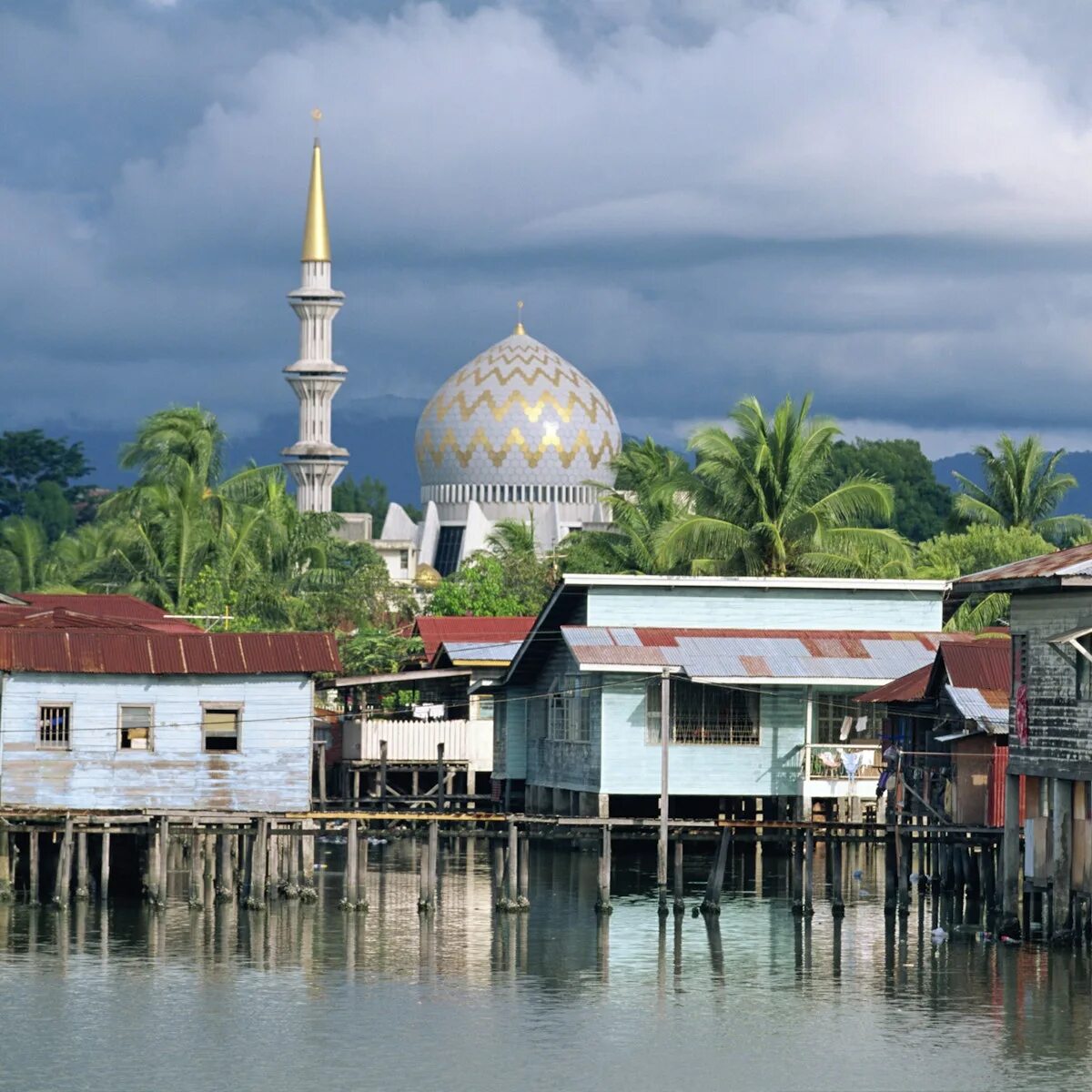 Масджид-джаме. Остров сипадан малайзия. Пляж бак бак, борнео, малайзия. Мечеть масджид бандарая. Кадазан еапрд.