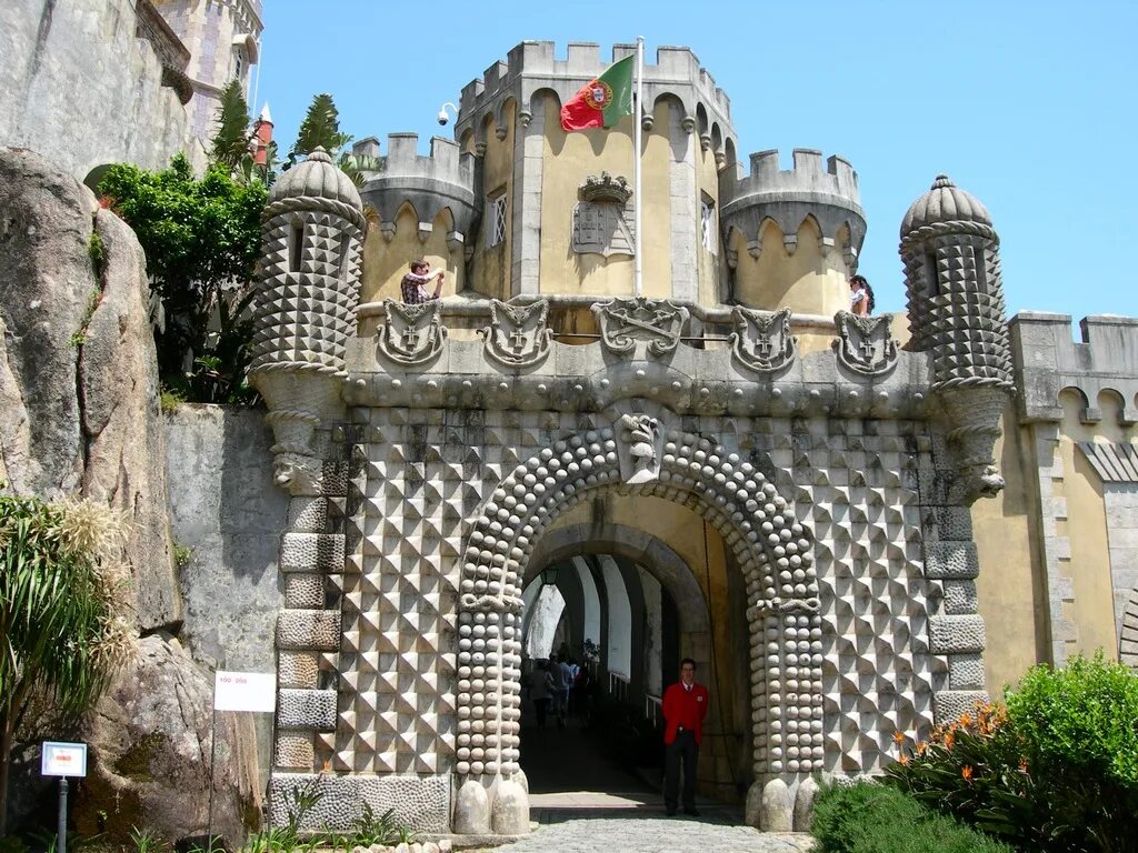 Дворец слез. Дворец Синтра Португалия. Замок в Синтре Португалия. Дворец пена Португалия. Дворец пена Синтра.