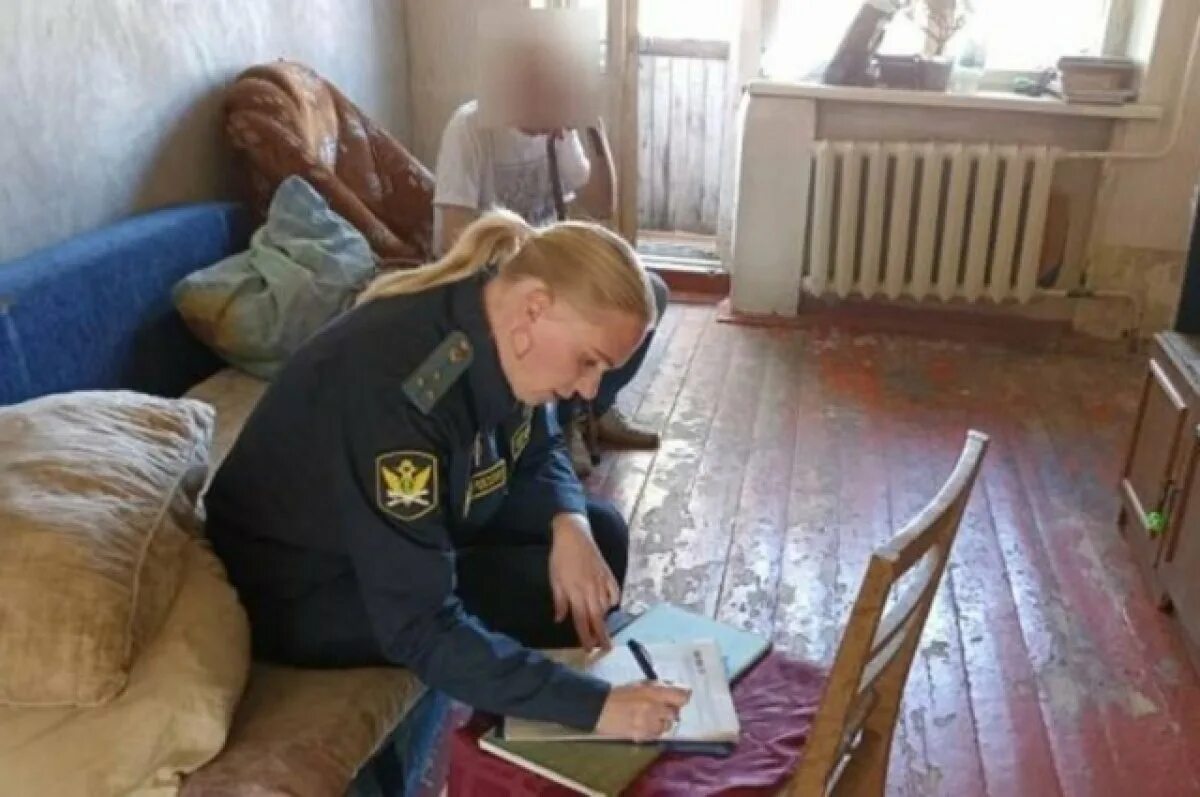 Судебное выселение из комнаты. Выселение приставы. судебные приставы выселяют. выселение из квартиры приставами. лишение квартиры приставы.