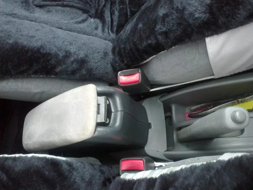 Подлокотник тойота витц 130. Toyota yaris 2005-2009 подлокотник. Подлокотник toyota vitz scp10. Подлокотник на тойота ярис 2006. Подлокотник тойота витц.