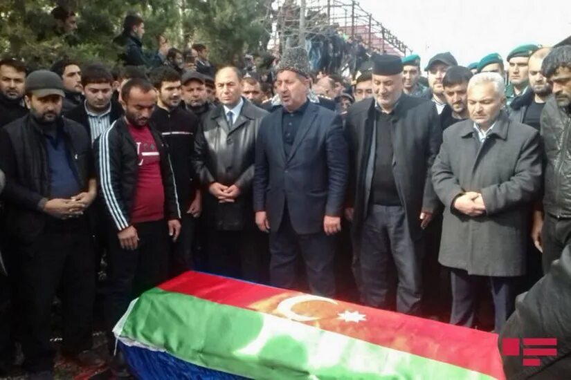 Сколько погибло армян. Азербайджанские солдаты погибшие в Карабахе. Погибшие Азербайджана 2020. Похороны солдат в Азербайджане 2020. Пленные азербайджанцы в Карабахе 2020.