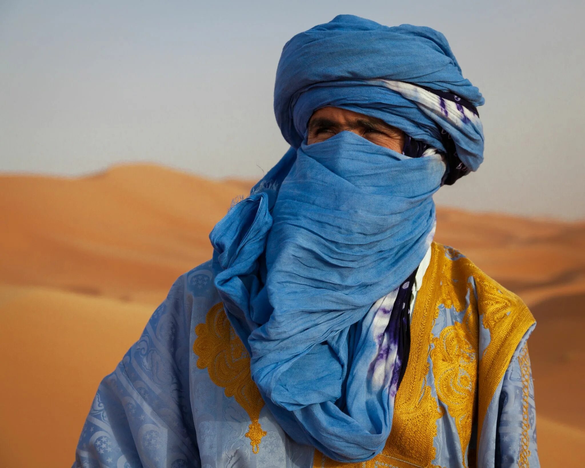 Верхняя одежда бедуинов 6 букв. Берберы Марокко. Туареги берберы пустыня. Туареги Марокко. Берберы туареги бедуины.