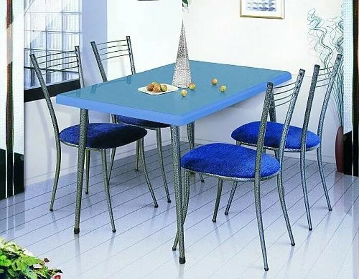 Стол кухонный липецк. Кухонный стол и стулья. Стол кухонный синий. Синий стол на кухню. Столы и стулья на металлокаркасе.