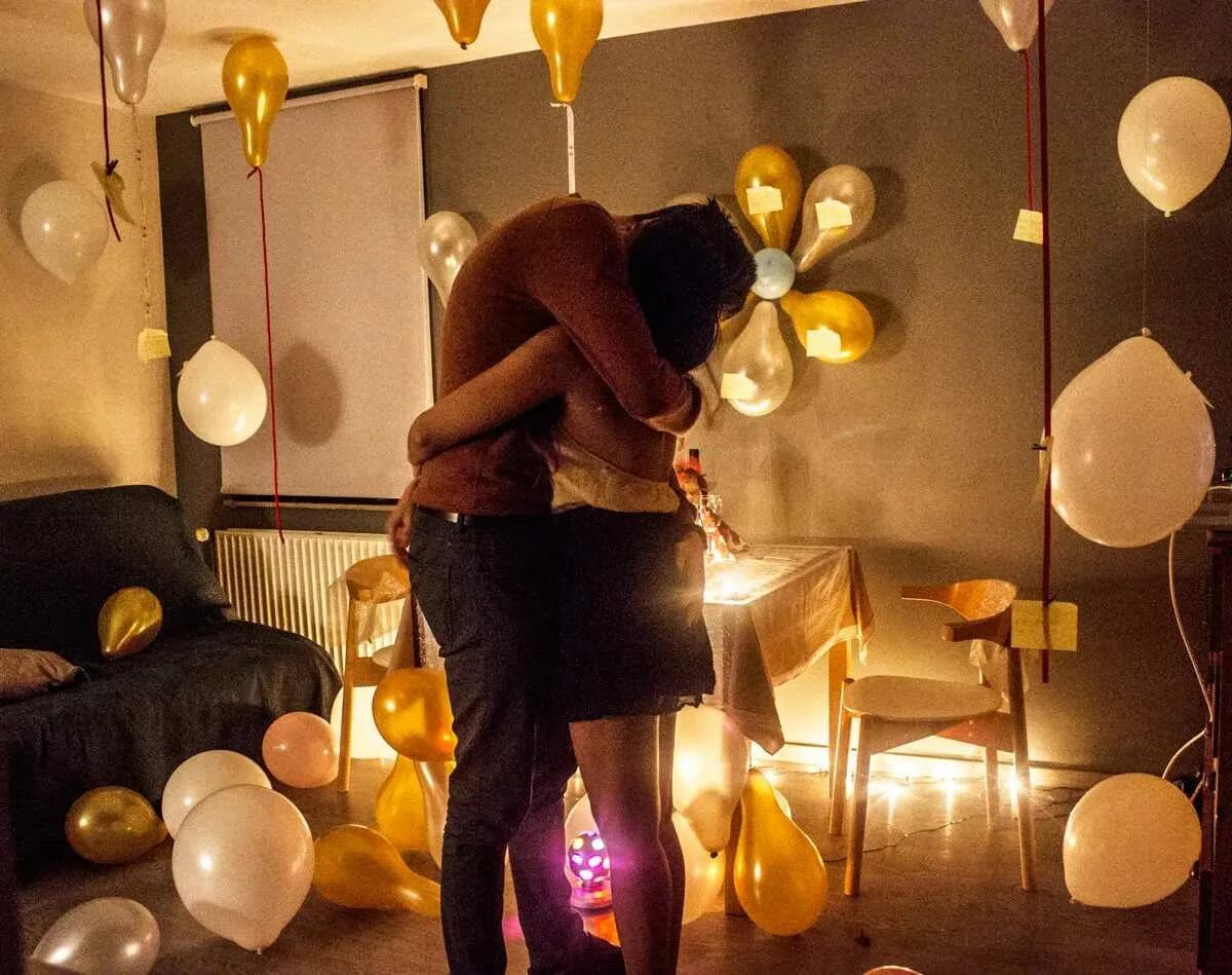 сюрприз мужу на день рождения. чем удивить мужчину на день. романтический ужин. романтическое украшение спальни. блюда для романтического ужина.