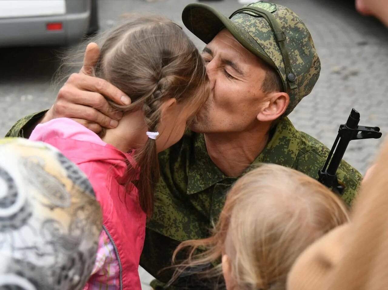 Папа в армии. Бойцы сво и их семьи. Выплаты мобилизованным на детей. Против участников сво