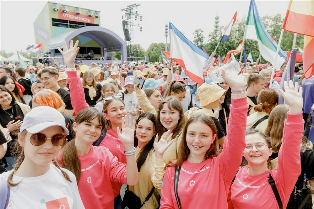 Принимать огромное участие. Детские и молодежные движения. Молодежные движения в России. Детское и молодежное движение это. Молодежные движения в России для детей.