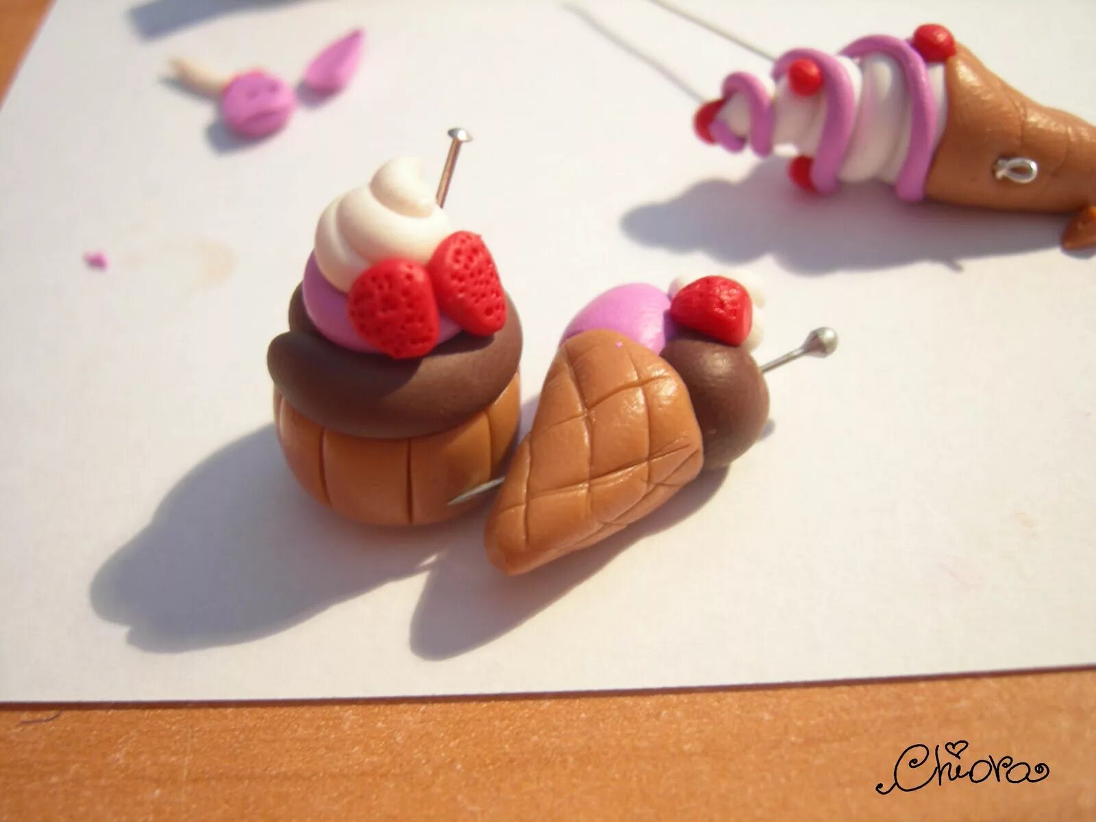 Что слепить подруге. Что слепить подруге. Фигурки из полимерной глины. Подарок на день рождения из воздушного пластилина. Подделка тз пластилина.