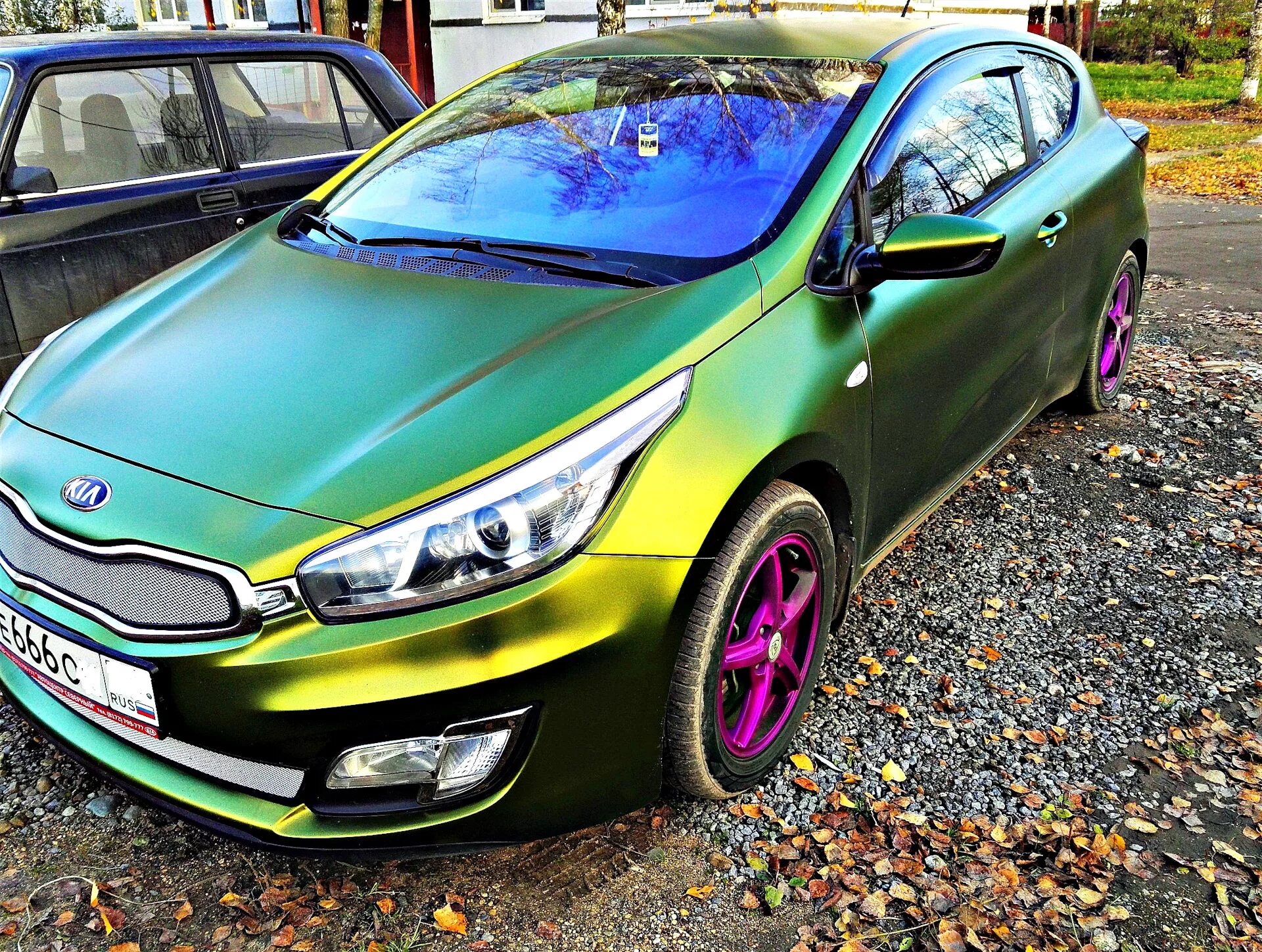 Киа хамелеон 600. Киа Рио 4 хамелеон. Kia Rio 2014 Green Emerald. Киа Рио цвет хамелеон.