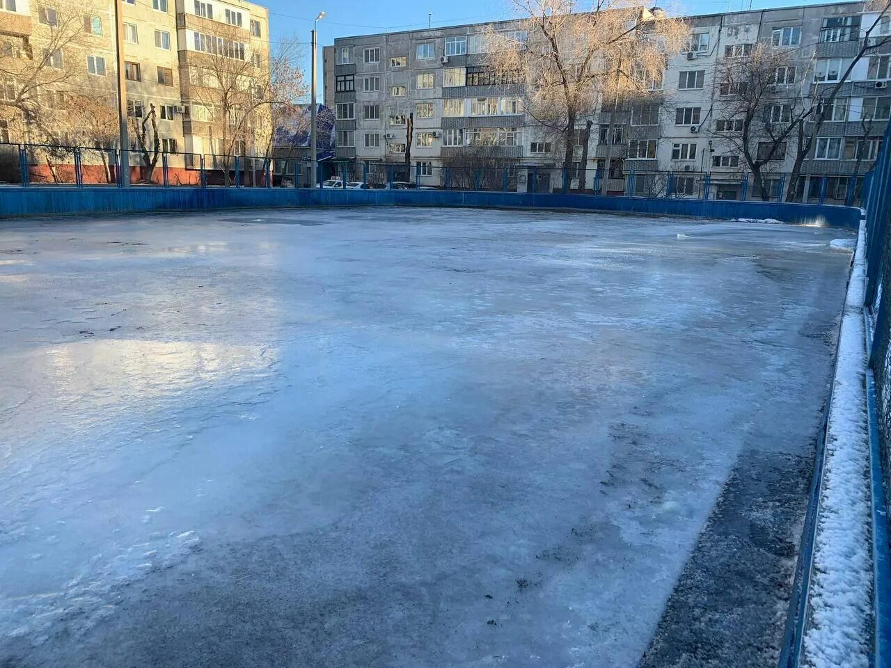 Катки оренбурга цены. Каток Оренбург 2022. Каток Оренбург. Каток Энгельс. Каток во дворе.