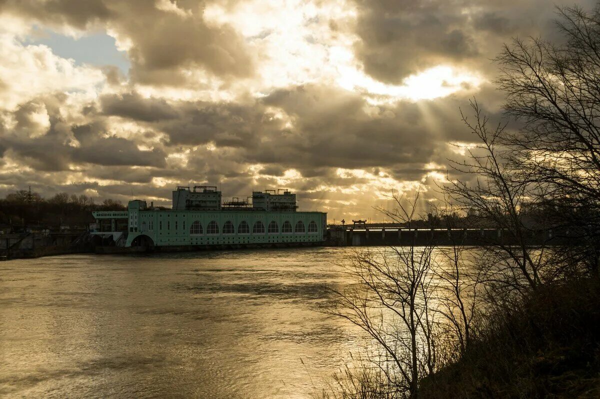 Волхов на карте ленинградской области. Волховская гэс волхов. Город волхов гэс. Волховская спб. Гидроэлектростанция волхов.