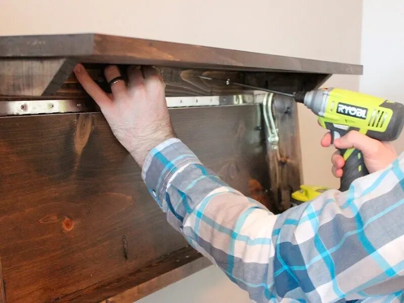 Крепление для полочек в шкафу. Прикрутить полку. Полкодержатель tenti-8 скрытый, регулируемый. Как установить полку. Монтаж полки.