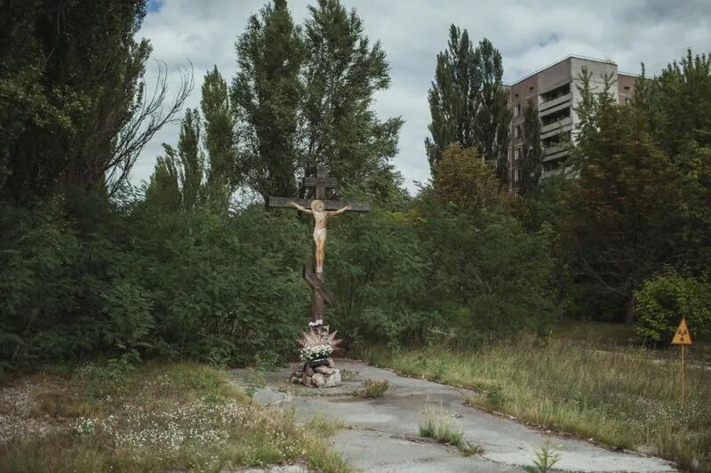 Когда можно жить в чернобыле. Чернобыль зона отчуждения Припять. Чернобыль зона отчуждения город Припять. Припять город призрак. Припять Чернобыльская зона.